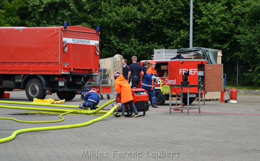 Tag der Offenen Tuer BF Koeln Weidenpesch Scheibenstr P214.JPG